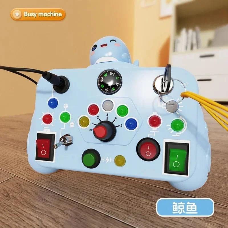 Montessori Busy Board Sensorisches Spielzeug Cartoon mit LED-Lichtschalter-Steuertafel Reiseaktivitäten Kinderspiel für 2–4 Jahre alt