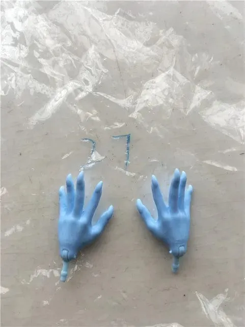 Neue Original-Ersatzpuppenhände Monstering High Puppenspielzeugteile Schwarz Grau Gelb Blau Fishman Puppenhände DIY Spielzeugzubehör