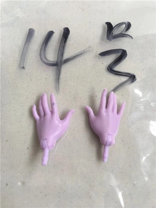 Neue Original-Ersatzpuppenhände Monstering High Puppenspielzeugteile Schwarz Grau Gelb Blau Fishman Puppenhände DIY Spielzeugzubehör