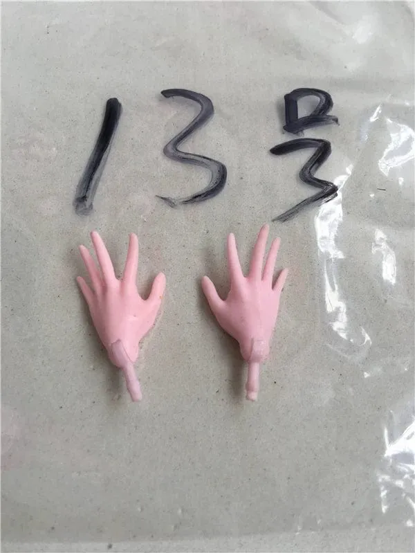 Neue Original-Ersatzpuppenhände Monstering High Puppenspielzeugteile Schwarz Grau Gelb Blau Fishman Puppenhände DIY Spielzeugzubehör