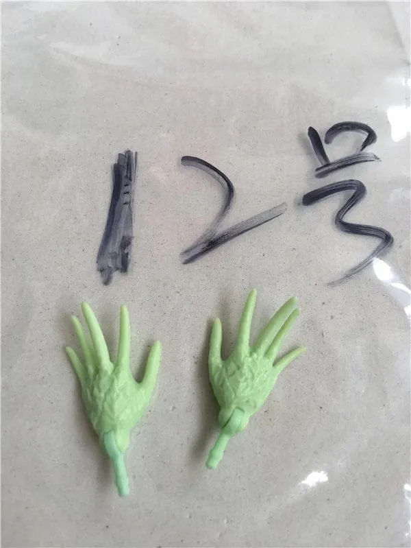 Neue Original-Ersatzpuppenhände Monstering High Puppenspielzeugteile Schwarz Grau Gelb Blau Fishman Puppenhände DIY Spielzeugzubehör