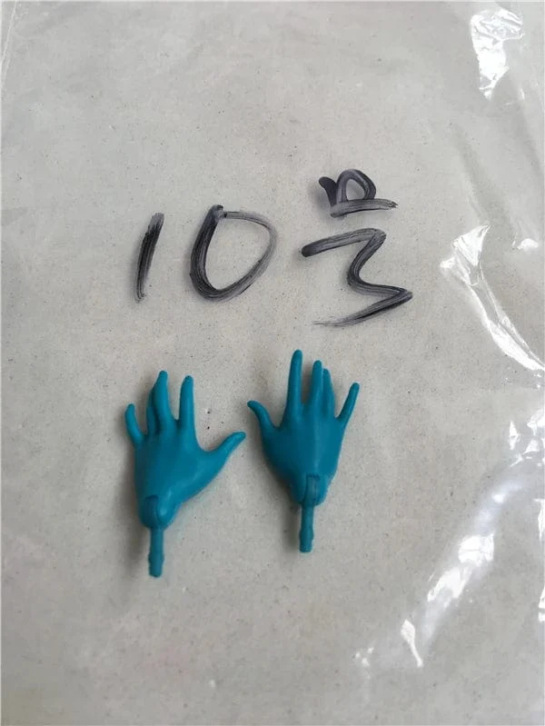 Neue Original-Ersatzpuppenhände Monstering High Puppenspielzeugteile Schwarz Grau Gelb Blau Fishman Puppenhände DIY Spielzeugzubehör