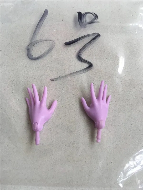 Neue Original-Ersatzpuppenhände Monstering High Puppenspielzeugteile Schwarz Grau Gelb Blau Fishman Puppenhände DIY Spielzeugzubehör