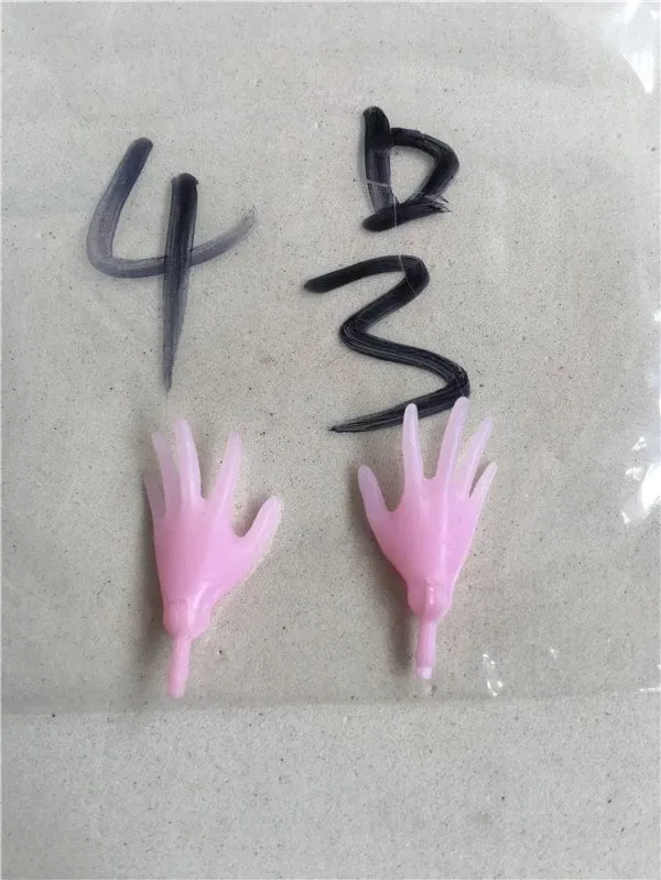 Neue Original-Ersatzpuppenhände Monstering High Puppenspielzeugteile Schwarz Grau Gelb Blau Fishman Puppenhände DIY Spielzeugzubehör