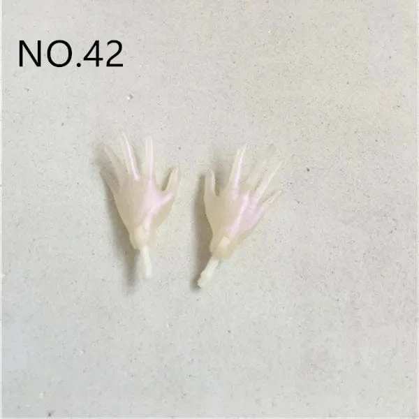 Neue Original-Ersatzpuppenhände Monstering High Puppenspielzeugteile Schwarz Grau Gelb Blau Fishman Puppenhände DIY Spielzeugzubehör