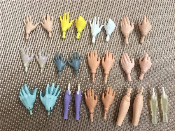 Neue Original-Ersatzpuppenhände Monstering High Puppenspielzeugteile Schwarz Grau Gelb Blau Fishman Puppenhände DIY Spielzeugzubehör