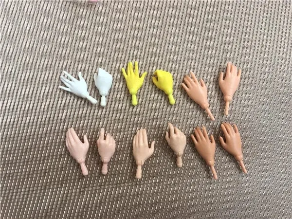 Neue Original-Ersatzpuppenhände Monstering High Puppenspielzeugteile Schwarz Grau Gelb Blau Fishman Puppenhände DIY Spielzeugzubehör