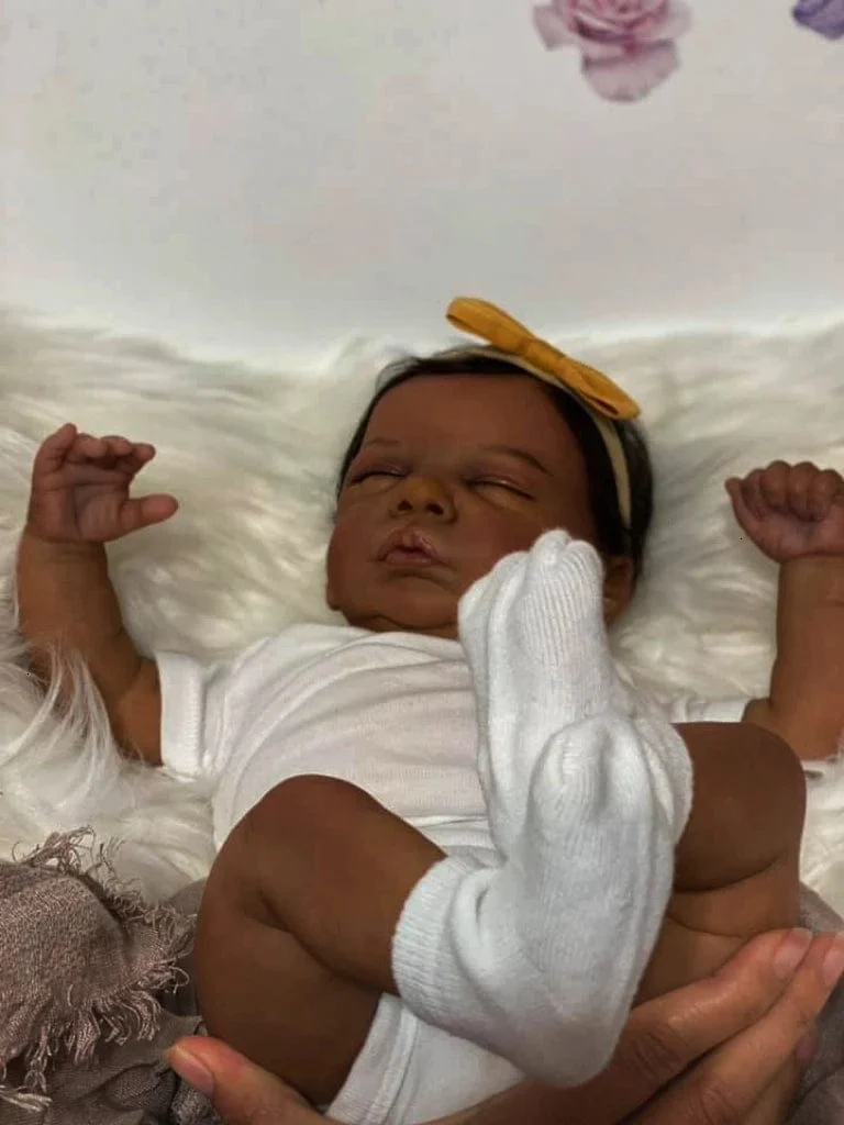 19 Zoll Afroamerikanerpuppe Romy Schwarze Haut Reborn Baby Fertiges Neugeborenes mit verwurzeltem Haar Handgemachtes Spielzeug Geschenk für Mädchen