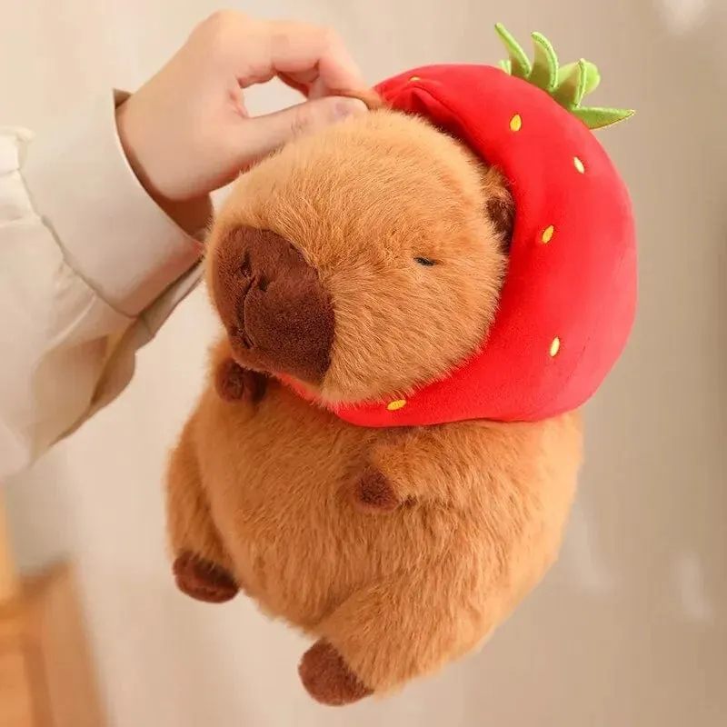 Süßes Capybara-Plüschtier, Kawaii, flauschiges Capybara mit Schildkrötentasche, Erdbeerkappe, Kuscheltiere, Kindergeschenk, Heimdekoration