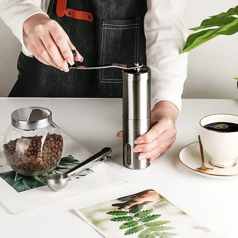 Manuelle Kaffeemühle Mini Edelstahl Handgefertigte Kaffeebohnenmühlen Mühle Schäumer Küchenwerkzeug Kaffeezubehör