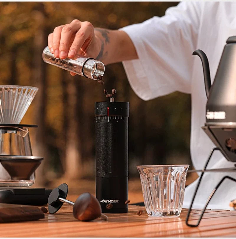 MHW-3BOMBER Manuelle Kaffeemühle mit numerischer Außeneinstellung, konischer Mahlgrad aus Edelstahl, passend für Filterkaffee, Espresso, Barista-Geschenke