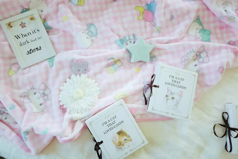 Cartoon Hello Kitty Plüschdecke Anime Flanell Kissenbezug Kawaii Sanrio Zimmerdekor Nickerchen Klimaanlage QuiltFeines Geschenk für Mädchen