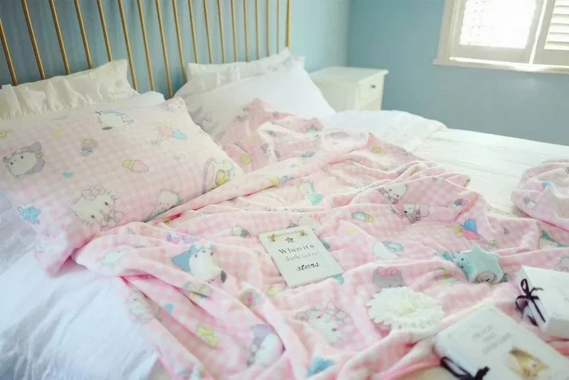 Cartoon Hello Kitty Plüschdecke Anime Flanell Kissenbezug Kawaii Sanrio Zimmerdekor Nickerchen Klimaanlage QuiltFeines Geschenk für Mädchen