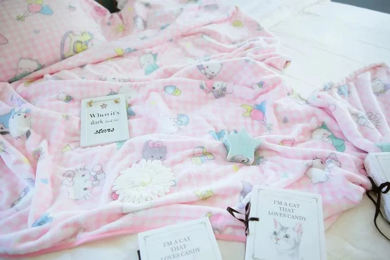Cartoon Hello Kitty Plüschdecke Anime Flanell Kissenbezug Kawaii Sanrio Zimmerdekor Nickerchen Klimaanlage QuiltFeines Geschenk für Mädchen