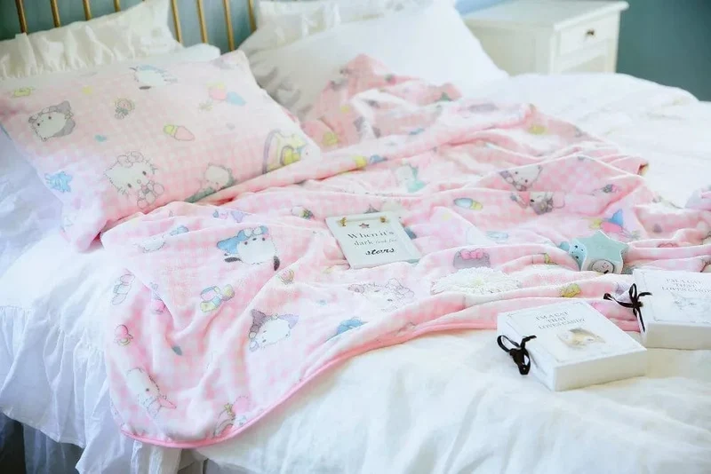 Cartoon Hello Kitty Plüschdecke Anime Flanell Kissenbezug Kawaii Sanrio Zimmerdekor Nickerchen Klimaanlage QuiltFeines Geschenk für Mädchen
