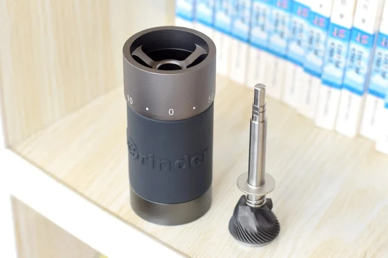 Kingrinder K4/K6 manuelle Kaffeemühle tragbare Mühle 420 Edelstahl 48 mm Edelstahl Titan-Beschichtung Grat