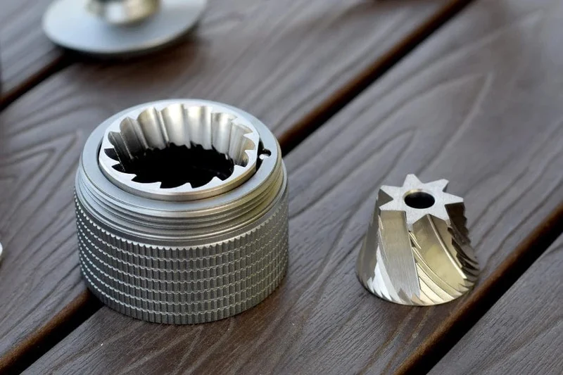 JAFFEE J0/J1 manuelle Kaffeemühle mit 38 mm 5-Kern/7-Kern-Mahlwerk, 3 Lager, tragbare Kaffeemühle, einstellbare Espressomühle