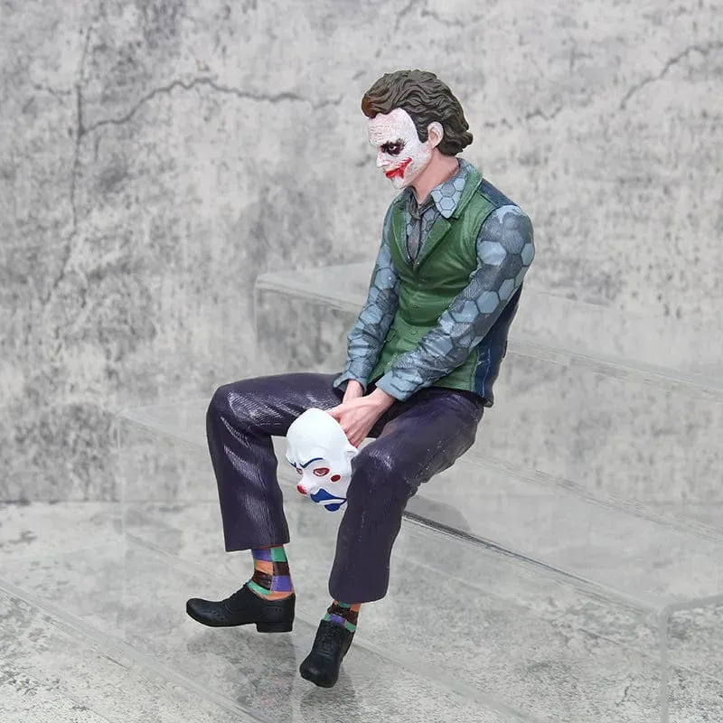 Anime Detective Comics Joker Sitzend Mafex Actionfigur Suicide Squad Joker Supervillain Modell Puppe Geschenk Auto Dekoration Spielzeug