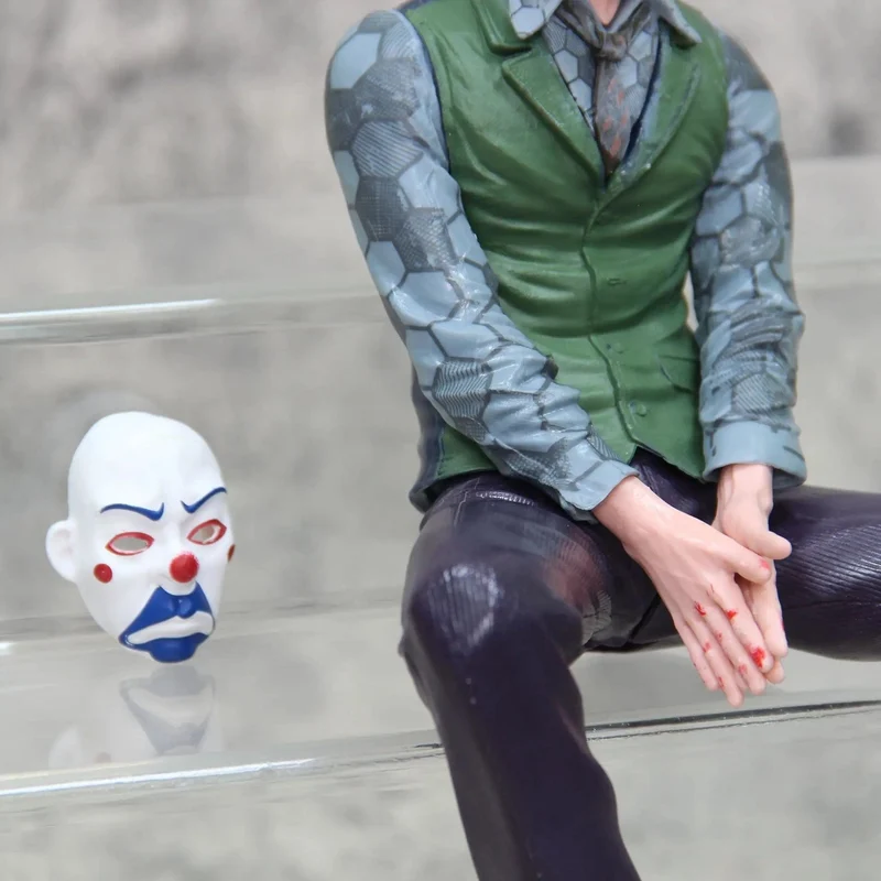Anime Detective Comics Joker Sitzend Mafex Actionfigur Suicide Squad Joker Supervillain Modell Puppe Geschenk Auto Dekoration Spielzeug