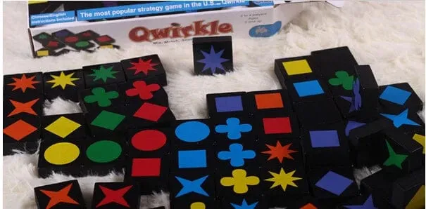 2021 Neues Lernspielzeug für Kinder Qwirkle Holzschach Interaktive Eltern-Kind-Spiele Kinderspielzeug für Erwachsene Geschenke