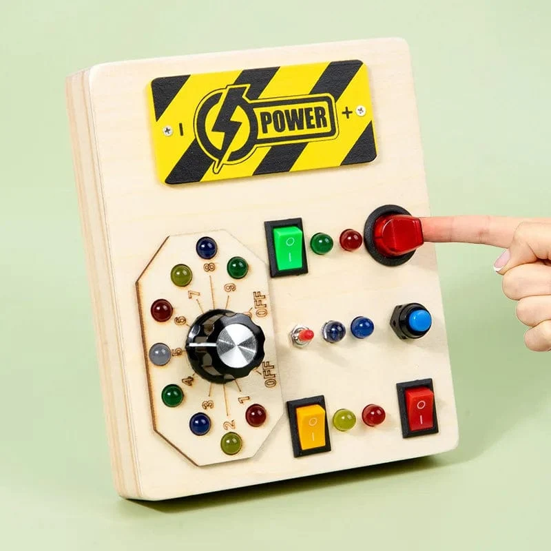 Montessori Busy Board Sensorisches Spielzeug aus Holz mit LED-Lichtschalter-Steuerplatine Reiseaktivitäten Kinderspiele für 2–4 Jahre alt