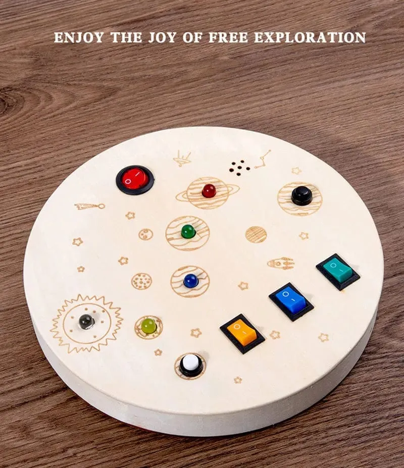 Montessori Busy Board Sensorisches Spielzeug aus Holz mit LED-Lichtschalter-Steuerplatine Reiseaktivitäten Kinderspiele für 2–4 Jahre alt