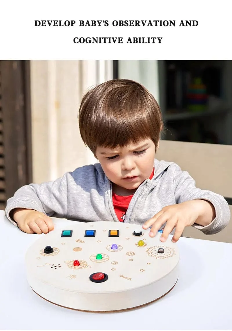 Montessori Busy Board Sensorisches Spielzeug aus Holz mit LED-Lichtschalter-Steuerplatine Reiseaktivitäten Kinderspiele für 2–4 Jahre alt