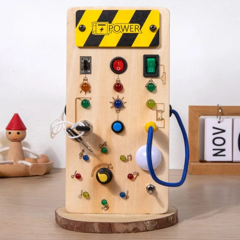 Montessori Busy Board Sensorisches Spielzeug aus Holz mit LED-Lichtschalter-Steuerplatine Reiseaktivitäten Kinderspiele für 2–4 Jahre alt