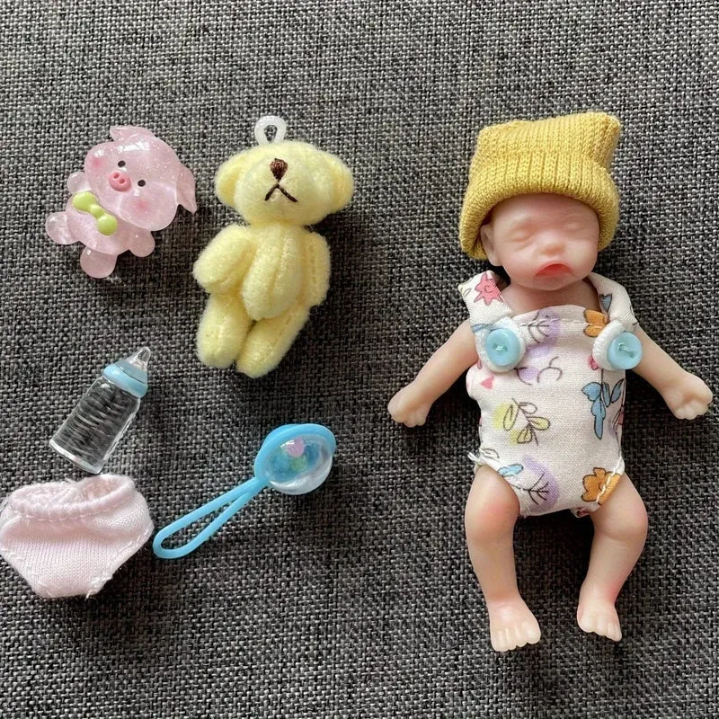 8 cm süßes Mini-Reborn-Mädchen aus Silikon mit 2 Sets Mini-Outfits für jedes Reborn-Baby, flexible Puppe mit weichem Griff