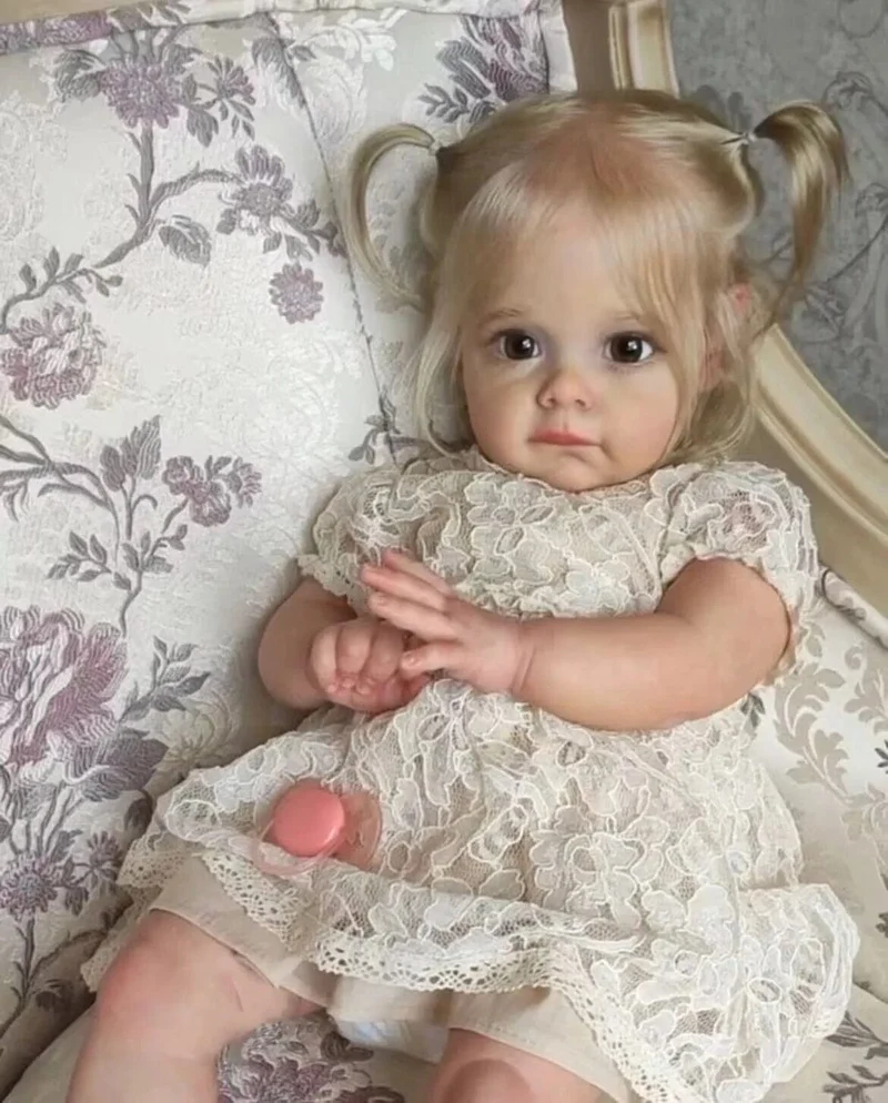 60 cm Maggie handgefertigte hochwertige Reborn-Kleinkindpuppe aus weichem Vinyl-Silikon, detailgetreu, lebensecht, handgewurzeltes Haar, Sammler-Kunstpuppe