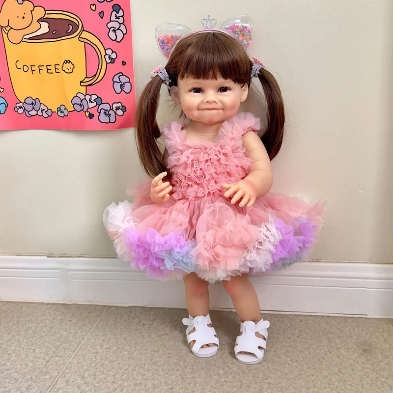NPK 55 cm Reborn Kleinkind Puppe mit rosa Kleid Ganzkörper weiches Silikon Raya lebensechte Soft Touch hochwertige Puppe Geschenke