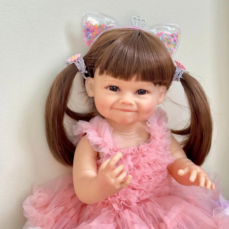 NPK 55 cm Reborn Kleinkind Puppe mit rosa Kleid Ganzkörper weiches Silikon Raya lebensechte Soft Touch hochwertige Puppe Geschenke
