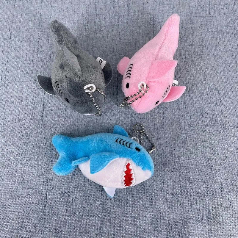 NEU 3 Farben, Größe 8CM Plüsch Hai Ozean Tier Plüschtier Puppe, mit Schlüsselanhänger Geschenk