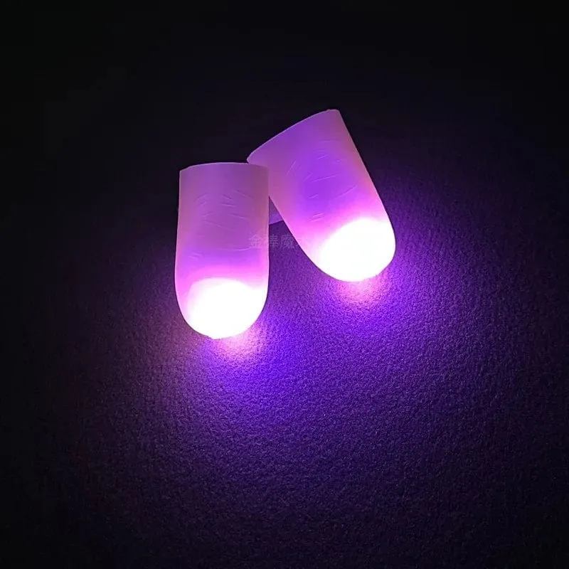 2 Teile/satz Magische Daumen Licht Spielzeug für Erwachsene Zaubertrick Requisiten Blau Licht Led Blinkende Finger Halloween Party Spielzeug für Kinder