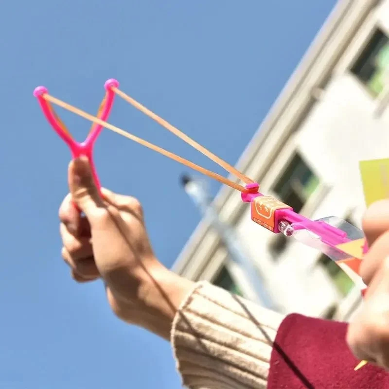 1/10/30/50 stücke Erstaunliche Licht Spielzeug Pfeil Rakete Hubschrauber Fliegen Spielzeug LED Licht Spielzeug Party Spaß Geschenke Gummiband Katapult