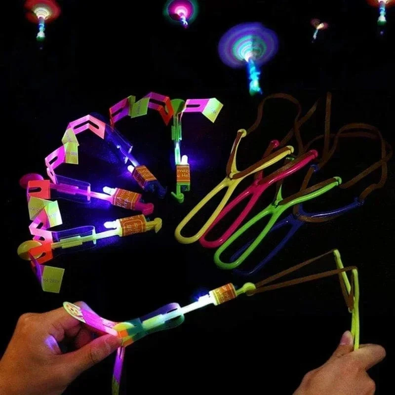 1/10/30/50 stücke Erstaunliche Licht Spielzeug Pfeil Rakete Hubschrauber Fliegen Spielzeug LED Licht Spielzeug Party Spaß Geschenke Gummiband Katapult