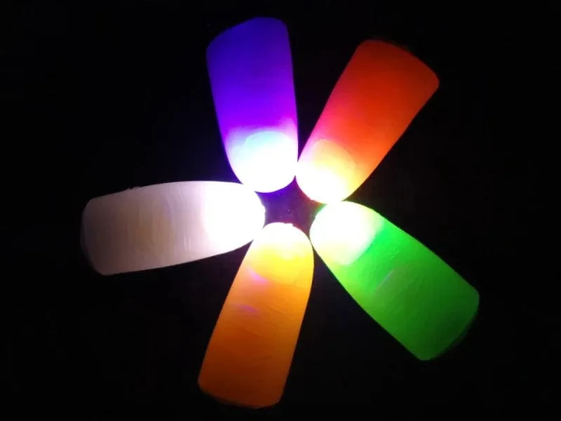 2 Stücke Magie Super Elektronische LED Licht Blinkende Finger Zaubertrick Requisiten Kinder Erstaunliche Glow Spielzeug Kinder Leuchtende Dekor Geschenke