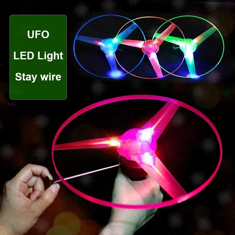 1 Stück leuchtendes UFO mit Zugdraht, lustiges, drehbares Fluggerät mit leuchtendem LED-Licht und Griff, Spielzeug für Kinder, Geschenk für Outdoor-Sport, Eltern-Kind-Spiel
