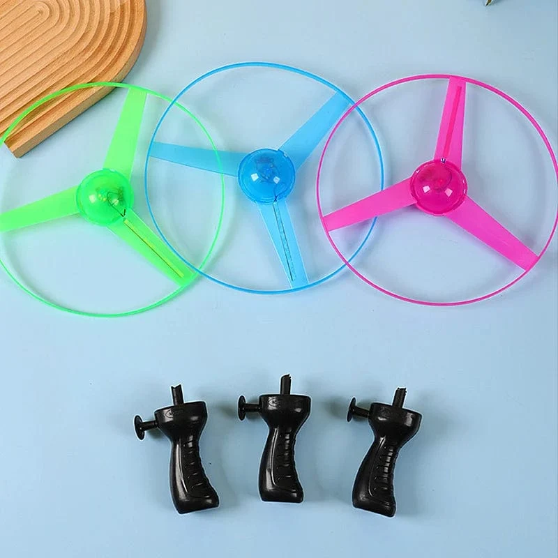 1 Stück leuchtendes UFO mit Zugdraht, lustiges, drehbares Fluggerät mit leuchtendem LED-Licht und Griff, Spielzeug für Kinder, Geschenk für Outdoor-Sport, Eltern-Kind-Spiel