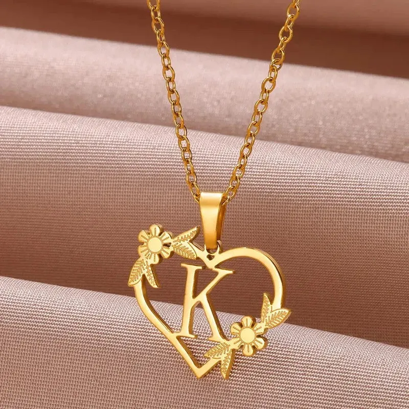 Gold Farbe zierliche Blume Initialen Halskette Frauen Mädchen Edelstahl Herz Brief Choker Halskette Beste Geschenke Alphabet Schmuck