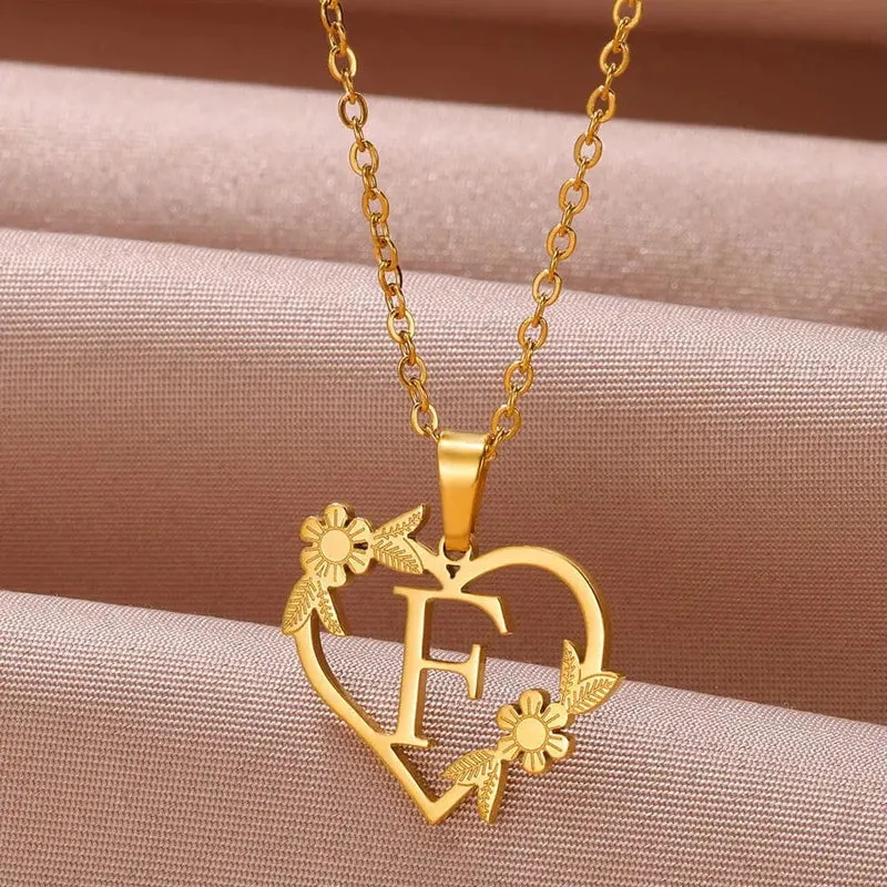 Gold Farbe zierliche Blume Initialen Halskette Frauen Mädchen Edelstahl Herz Brief Choker Halskette Beste Geschenke Alphabet Schmuck