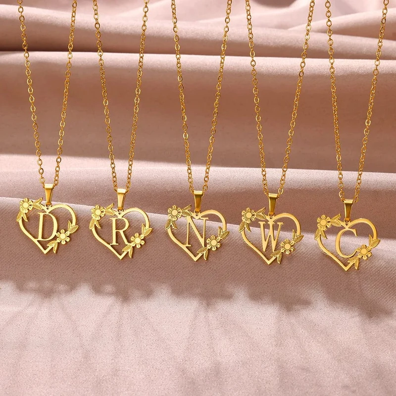 Gold Farbe zierliche Blume Initialen Halskette Frauen Mädchen Edelstahl Herz Brief Choker Halskette Beste Geschenke Alphabet Schmuck
