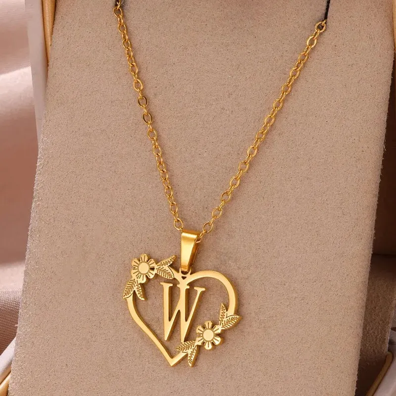 Gold Farbe zierliche Blume Initialen Halskette Frauen Mädchen Edelstahl Herz Brief Choker Halskette Beste Geschenke Alphabet Schmuck