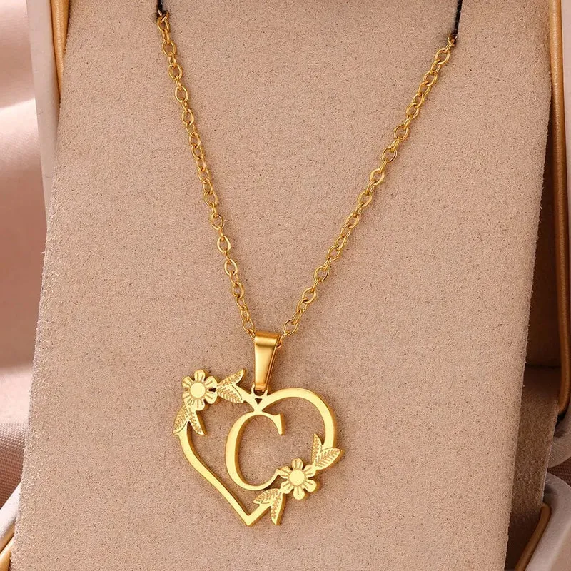 Gold Farbe zierliche Blume Initialen Halskette Frauen Mädchen Edelstahl Herz Brief Choker Halskette Beste Geschenke Alphabet Schmuck