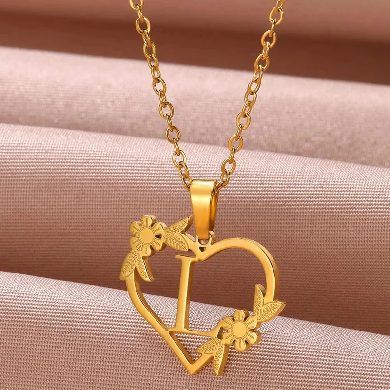 Gold Farbe zierliche Blume Initialen Halskette Frauen Mädchen Edelstahl Herz Brief Choker Halskette Beste Geschenke Alphabet Schmuck