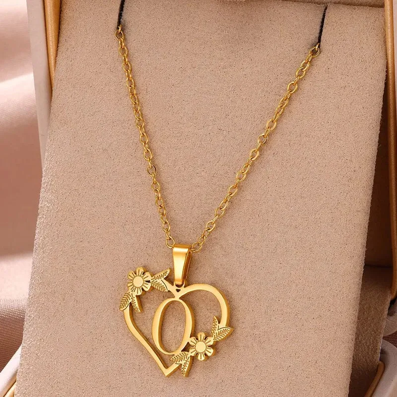 Gold Farbe zierliche Blume Initialen Halskette Frauen Mädchen Edelstahl Herz Brief Choker Halskette Beste Geschenke Alphabet Schmuck