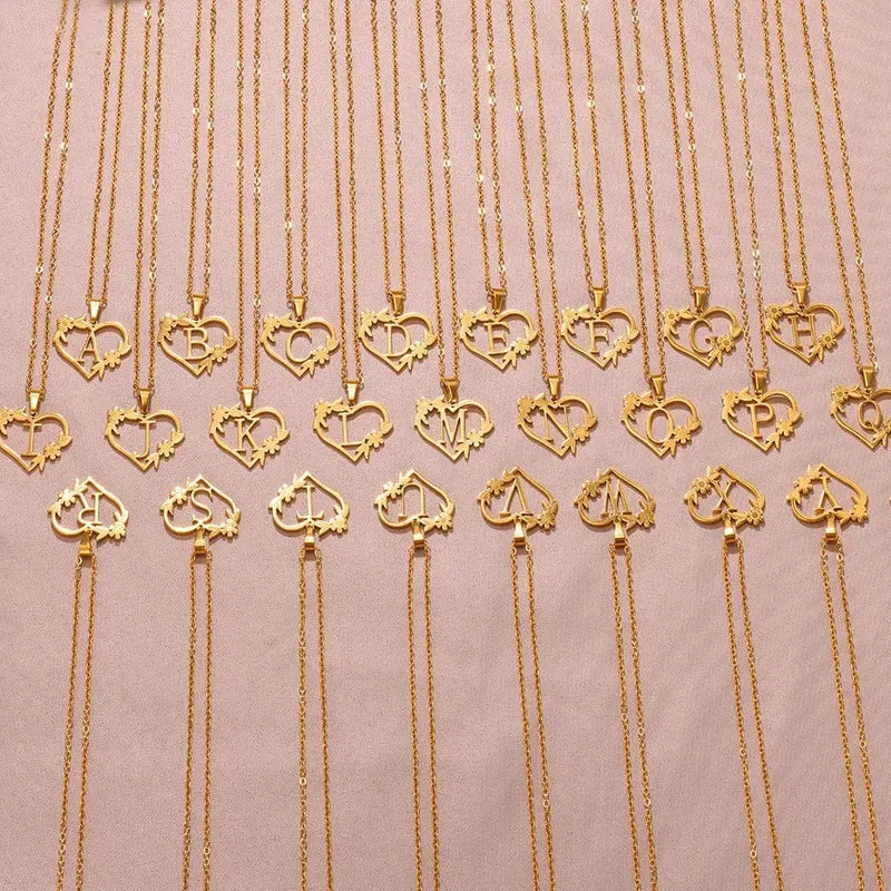 Gold Farbe zierliche Blume Initialen Halskette Frauen Mädchen Edelstahl Herz Brief Choker Halskette Beste Geschenke Alphabet Schmuck