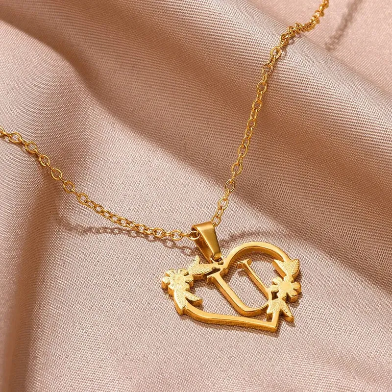 Gold Farbe zierliche Blume Initialen Halskette Frauen Mädchen Edelstahl Herz Brief Choker Halskette Beste Geschenke Alphabet Schmuck