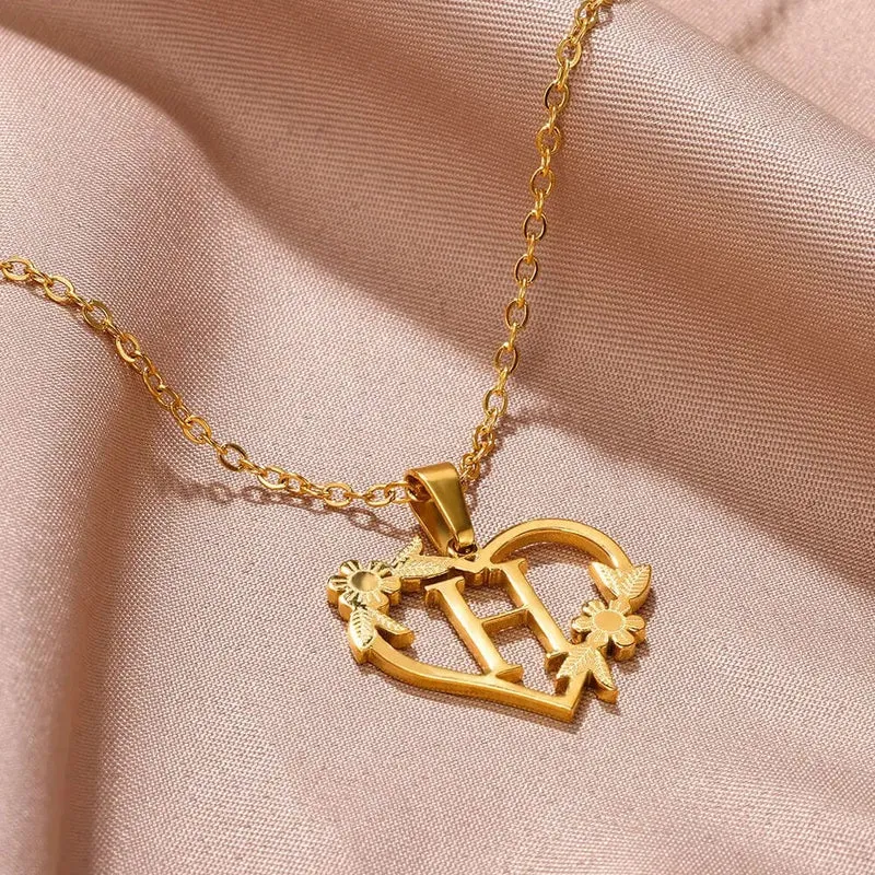 Gold Farbe zierliche Blume Initialen Halskette Frauen Mädchen Edelstahl Herz Brief Choker Halskette Beste Geschenke Alphabet Schmuck