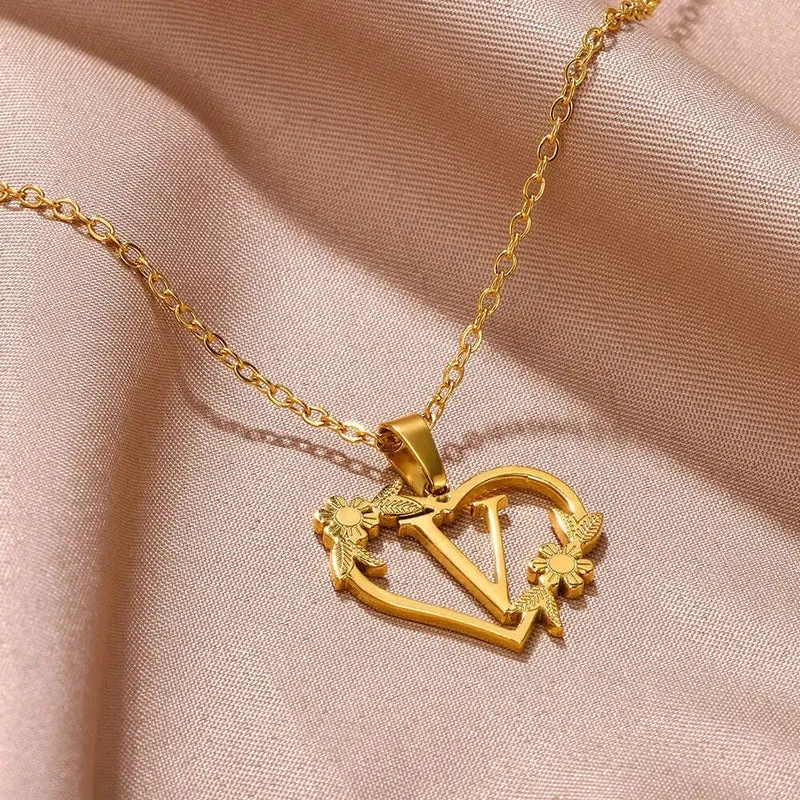 Gold Farbe zierliche Blume Initialen Halskette Frauen Mädchen Edelstahl Herz Brief Choker Halskette Beste Geschenke Alphabet Schmuck